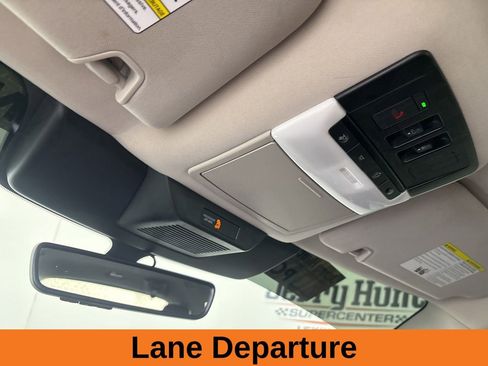 Used 2025 Nissan Pathfinder Platinum AWD/4WD image 23