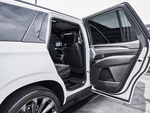 Used 2025 Cadillac Escalade V image 34