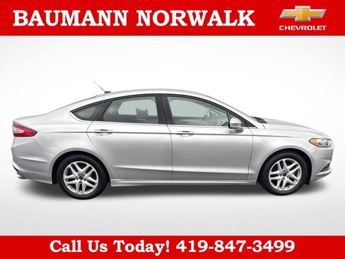 Used 2015 Ford Fusion SE FWD image 12