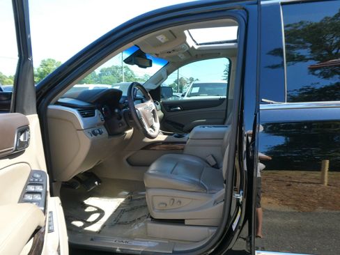 Used 2017 GMC Yukon SLT AWD/4WD image 14