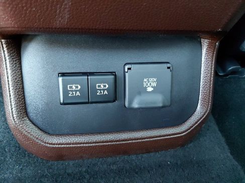 Used 2020 Toyota Highlander Platinum image 32