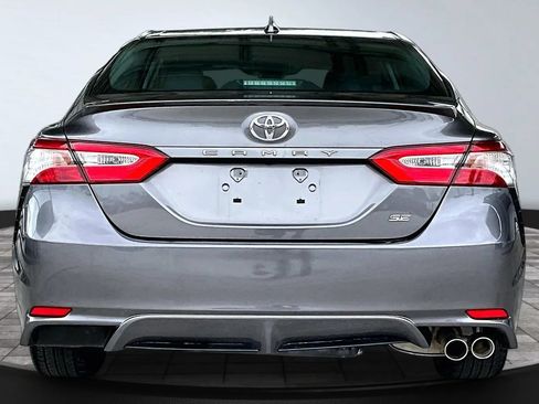 Used 2020 Toyota Camry SE FWD image 5