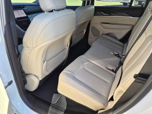 New 2025 Jeep Grand Cherokee Limited image 14