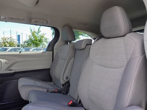 Used 2024 Toyota Sienna LE AWD/4WD image 12