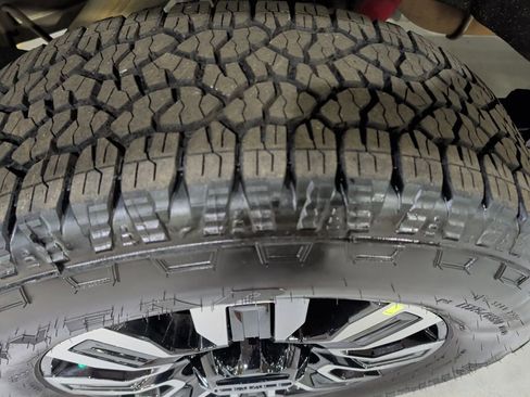 Used 2024 GMC Sierra 2500 Denali w/ Denali Reserve Package image 10