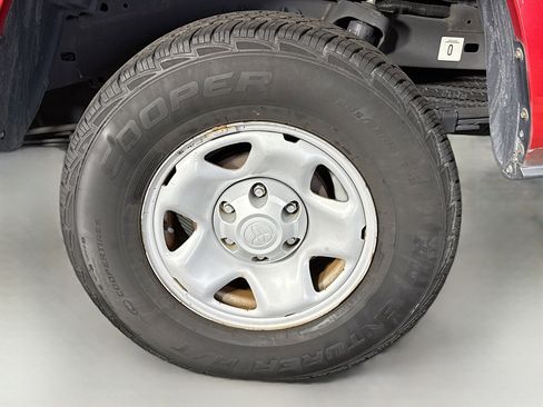 Used 2016 Toyota Tacoma SR5 w/ Towing Package image 35