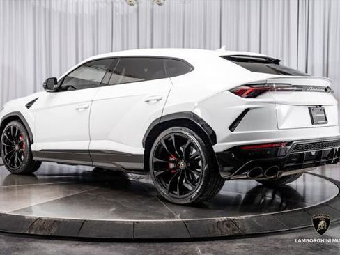 Used 2022 Lamborghini Urus AWD/4WD image 11