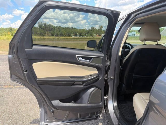 Used 2022 Ford Edge SEL w/ Convenience Package AWD/4WD image 6