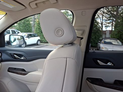 Used 2021 GMC Acadia Denali w/ Denali Ultimate Package image 17