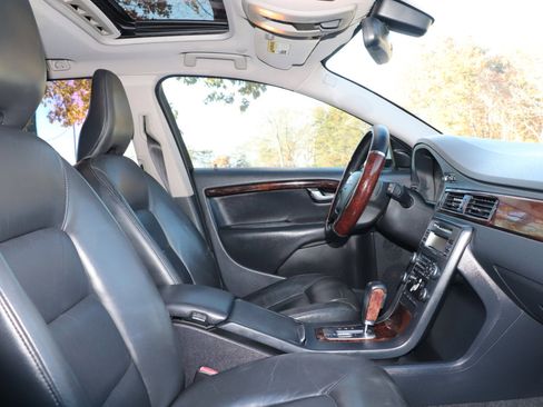 Used 2010 Volvo V70 image 27