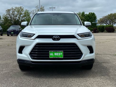 Used 2025 Toyota Grand Highlander AWD image 3