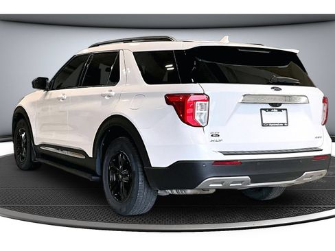 Used 2021 Ford Explorer XLT w/ Equipment Group 202A AWD/4WD image 18