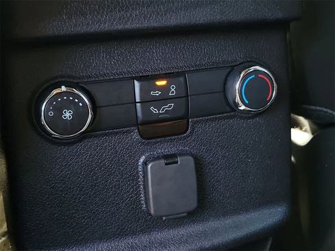 Used 2018 Ford Explorer XLT w/ Equipment Group 202A image 10