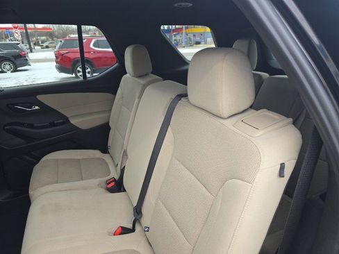Used 2023 Chevrolet Traverse LS image 30