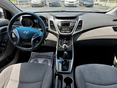 Used 2016 Hyundai Elantra SE image 12