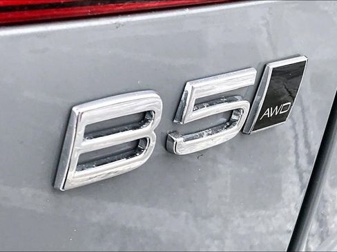 New 2026 Volvo XC60 B5 Ultra w/ Protection Package Premier AWD/4WD image 8