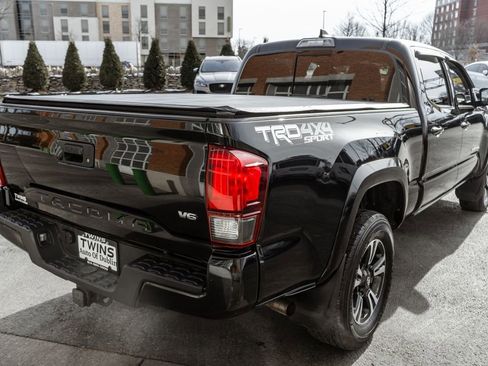 Used 2019 Toyota Tacoma TRD Sport image 34