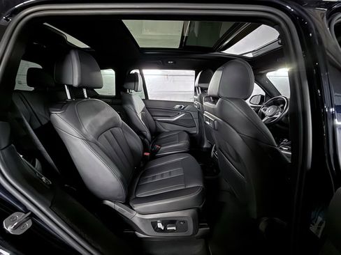 Used 2022 BMW X7 xDrive40i w/ M Sport Package image 28