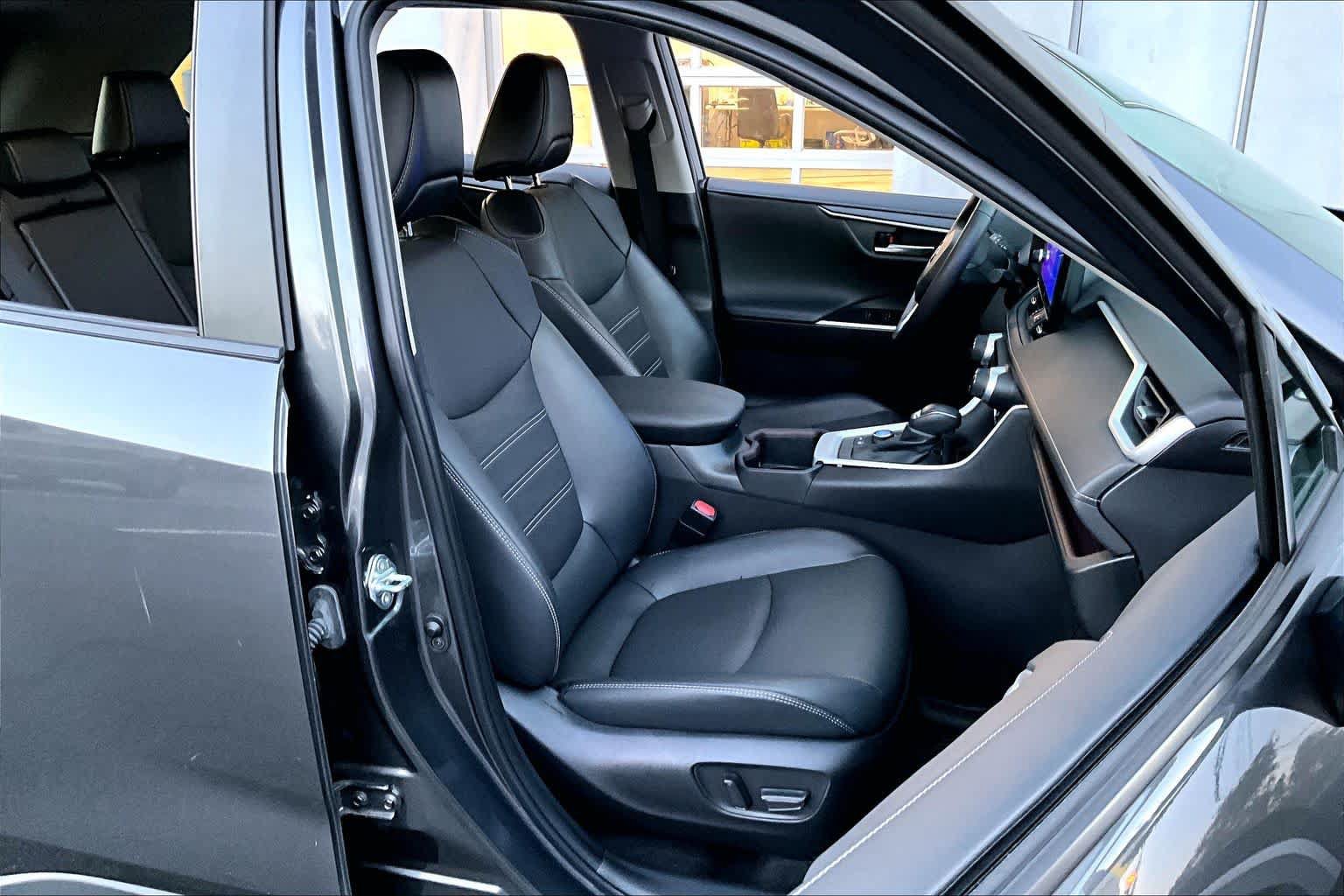 Used 2023 Toyota RAV4 Limited AWD/4WD image 29