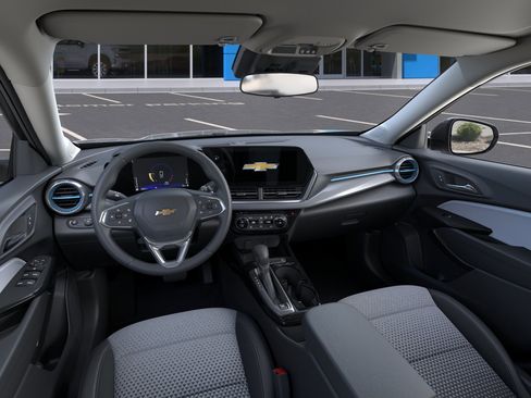 New 2026 Chevrolet Trax LT w/ Driver Confidence Package FWD image 39