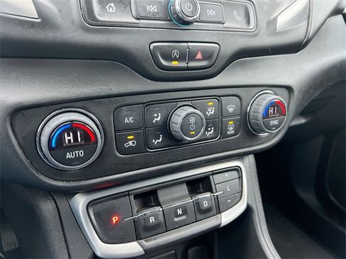 Used 2022 GMC Terrain SLE w/ Driver Convenience Package image 11