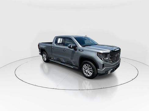 Used 2025 GMC Sierra 1500 Denali w/ Technology Package AWD/4WD image 2