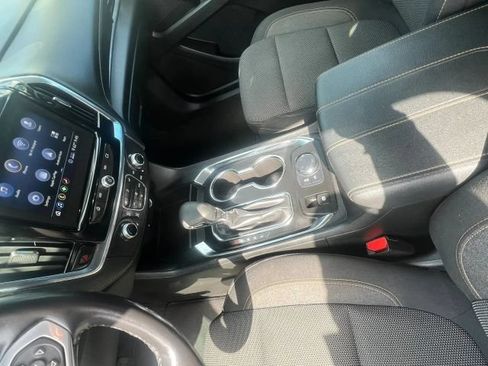 Used 2021 Chevrolet Traverse LT AWD/4WD image 16