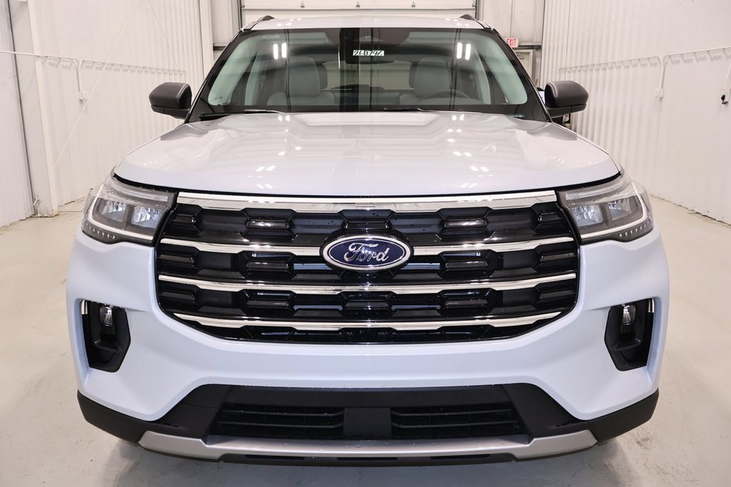 New 2026 Ford Explorer Active w/ Active Comfort Package AWD/4WD image 4