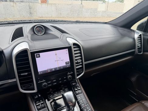 Used 2017 Porsche Cayenne AWD/4WD image 15