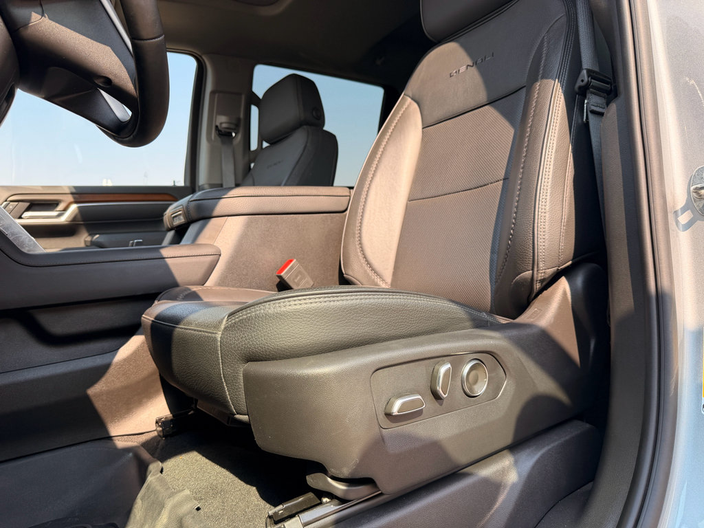 Used 2025 GMC Sierra 3500 Denali w/ Denali Reserve Package AWD/4WD image 13