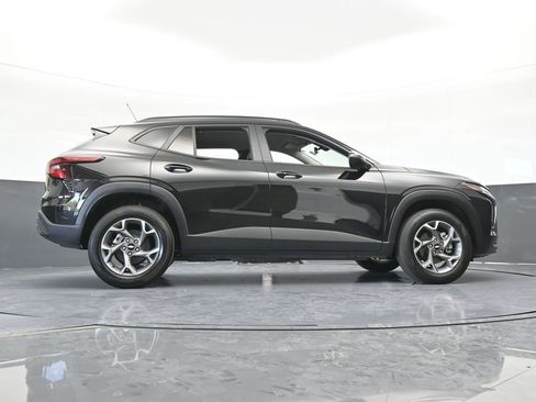 Used 2025 Chevrolet Trax LT w/ Driver Confidence Package image 56
