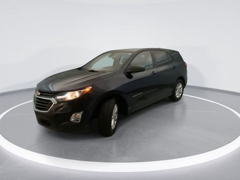 Used 2020 Chevrolet Equinox LS w/ LS Convenience Package image 2