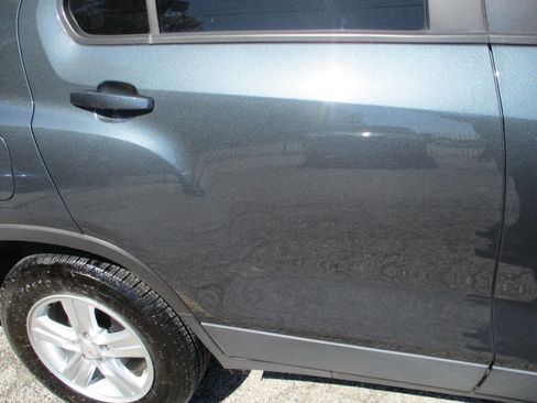 Used 2021 Chevrolet Trax LS FWD image 19