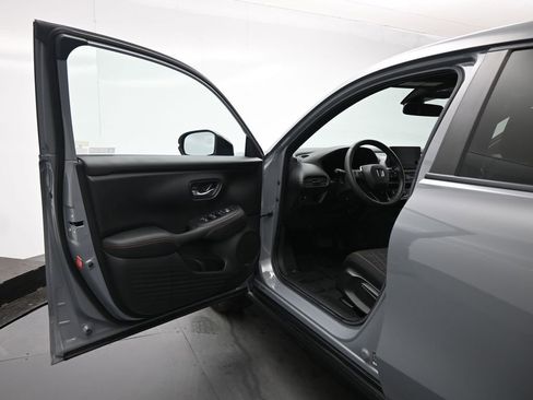 Used 2024 Honda HR-V Sport image 8