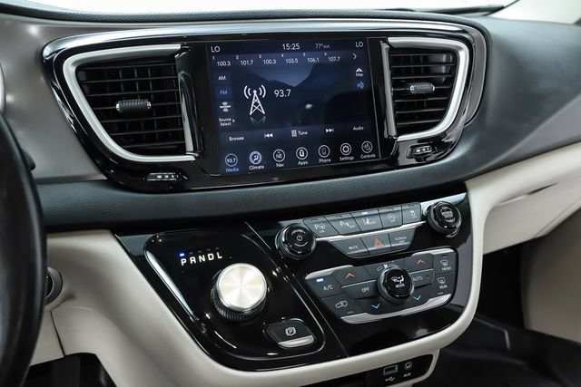 Used 2020 Chrysler Pacifica Touring-L w/ Advanced Safetytec Group FWD image 27