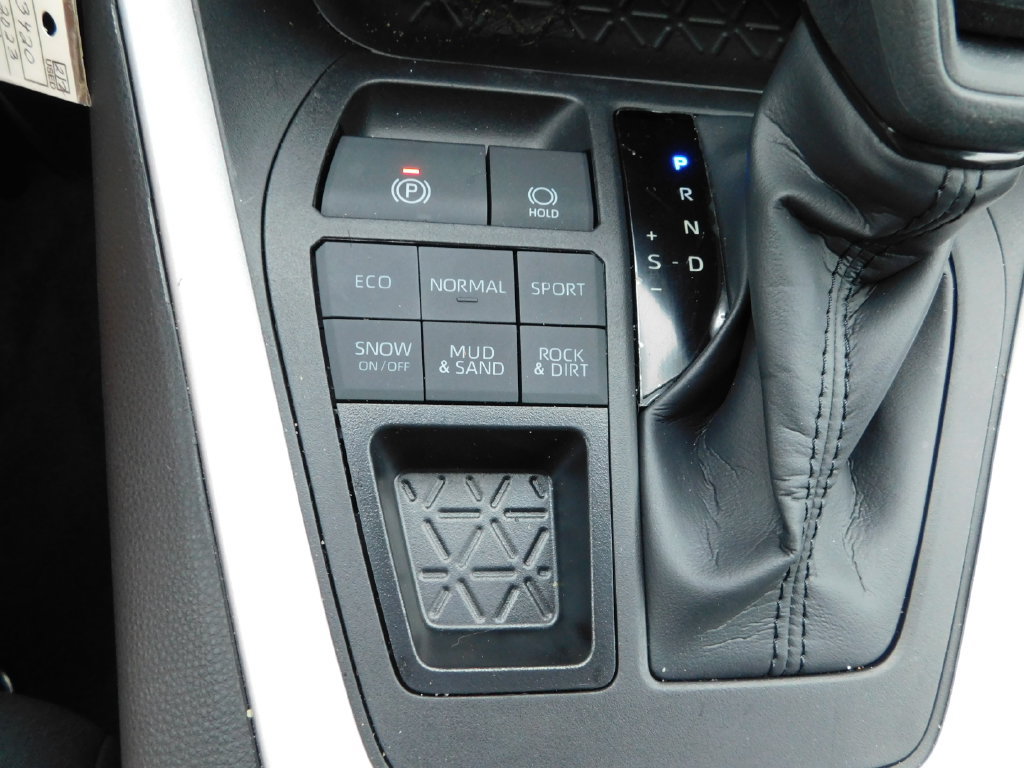 Used 2024 Toyota RAV4 LE AWD/4WD image 30