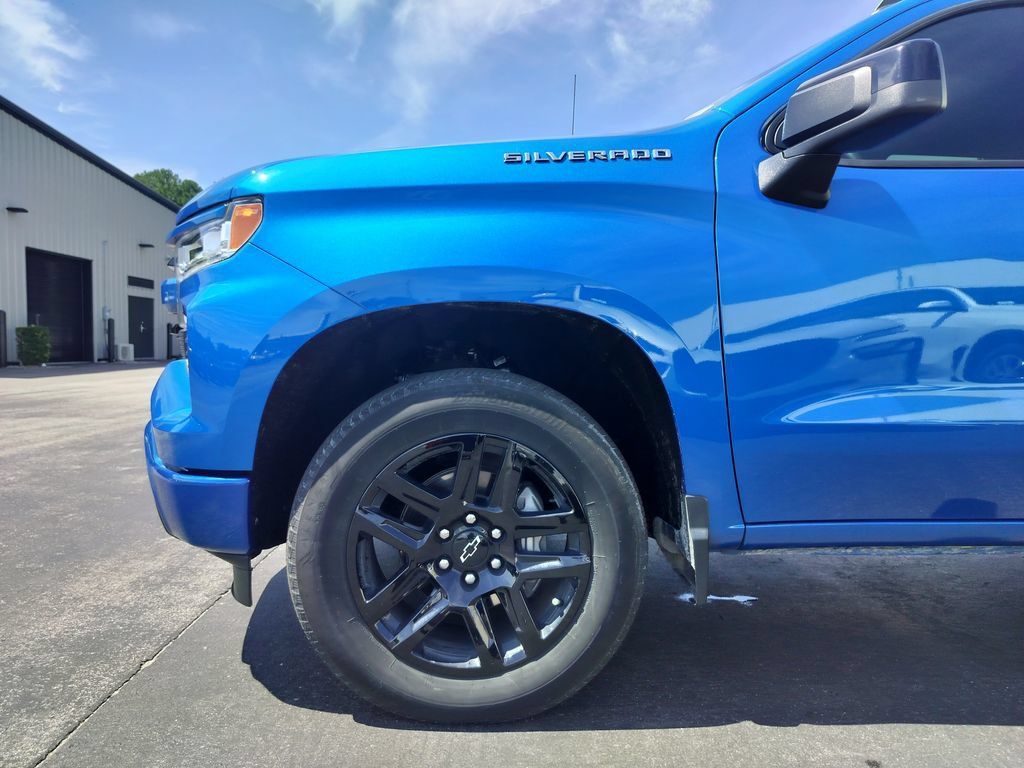Used 2024 Chevrolet Silverado 1500 RST AWD/4WD image 5