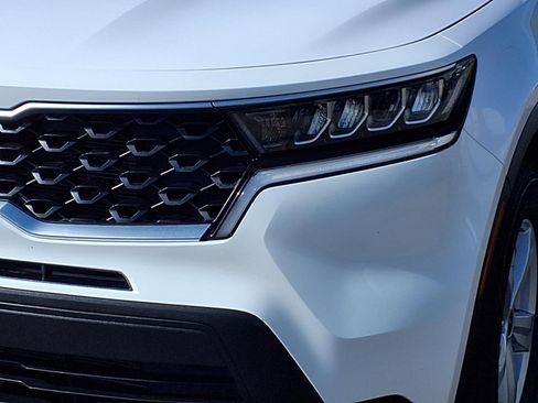 Used 2023 Kia Sorento LX image 24