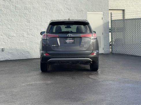 Used 2018 Toyota RAV4 XLE image 6
