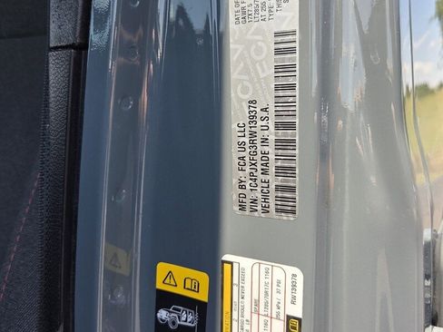 Used 2024 Jeep Wrangler Unlimited Rubicon w/ Technology Group AWD/4WD image 19