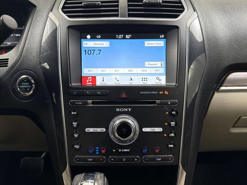 Used 2018 Ford Explorer Limited w/ Equipment Group 301A AWD/4WD image 29