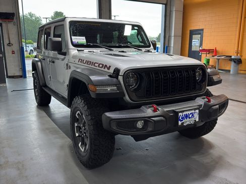Used 2024 Jeep Wrangler Unlimited Rubicon w/ Safety Group AWD/4WD image 7