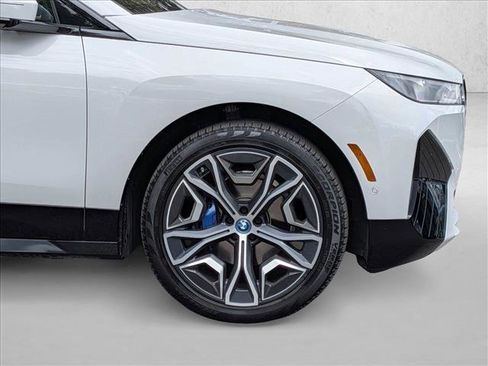 Used 2024 BMW iX xDrive50 w/ Premium Package AWD/4WD image 26