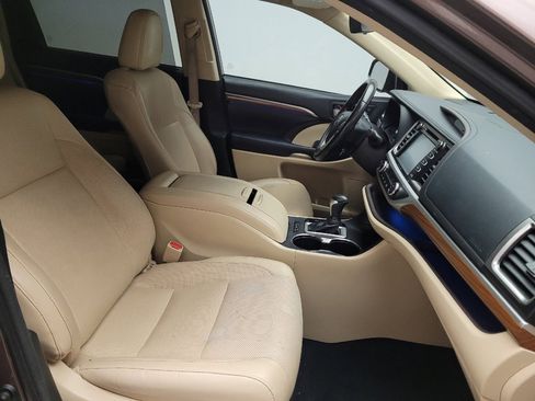 Used 2018 Toyota Highlander Limited Platinum FWD image 21