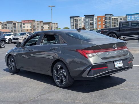 Used 2025 Hyundai Elantra SEL FWD image 7