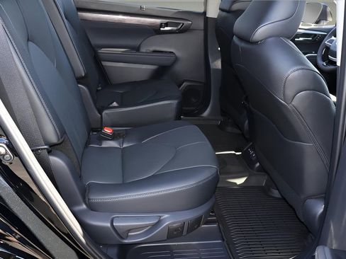 New 2026 Toyota Highlander Limited image 19