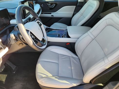 Used 2025 Lincoln Aviator Reserve w/ Illumination Package image 15