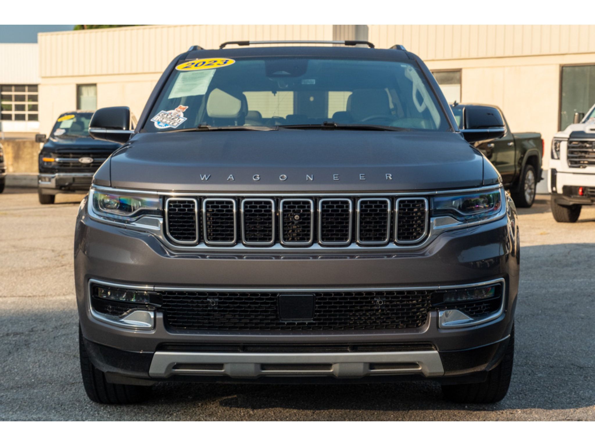 Used 2023 Jeep Wagoneer Series II w/ Convenience Group I AWD/4WD image 3