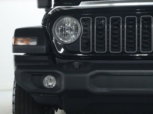 Used 2025 Jeep Wrangler Unlimited Sport AWD/4WD image 7
