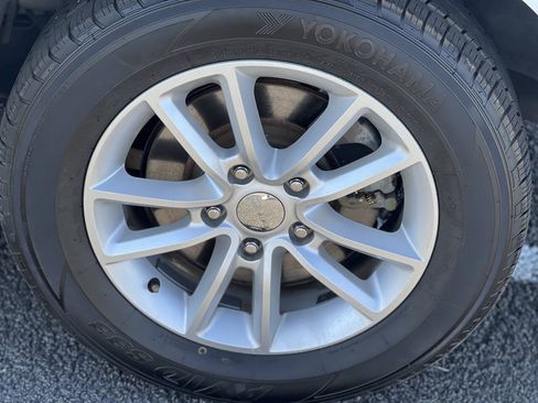 Used 2019 Dodge Grand Caravan SXT FWD image 28